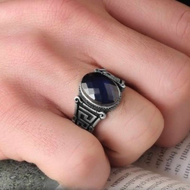 Bague chevalière homme 9g en argent massif 925 serti zircon bleu Bague chevalière homme 9g en argent massif 925 serti zircon bleu