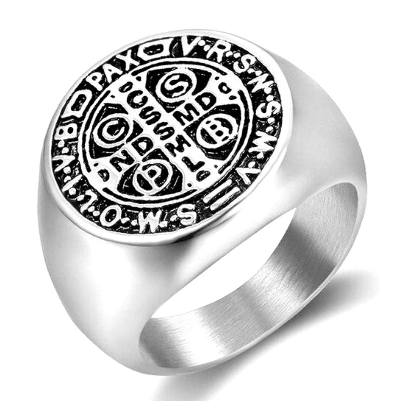 Bague Chevalière Homme Croix Saint Benoît - Acier Inoxydable 316L Argenté - Diamètre Environ 20 Mm - Protection Et Symbole Bague Chevalière Homme Croix Saint Benoît - Acier Inoxydable 316L Argenté - Diamètre Environ 20 Mm - Protection Et Symbole
