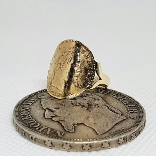 La Chevalière Napoléon en argent. – CERES ATELIER La Chevalière Napoléon en argent. – CERES ATELIER