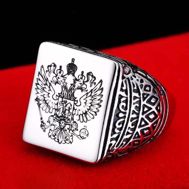Bague en argent en forme de trèfle avec émeraude russe et zircon, 0,668 ct Bague en argent en forme de trèfle avec émeraude russe et zircon, 0,668 ct
